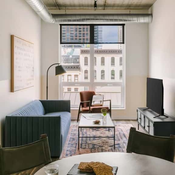 Luxury Designer Loft 402 | River North - Image 1