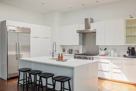Luxury Penthouse Loft - Heart of Fulton Market - Image 2